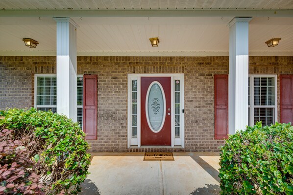 Austell Vacation Rental | 3BR | 2BA | 1,700 Sq Ft | Step-Free Access