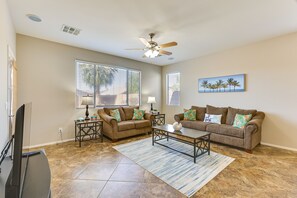 Living Room | Smart TV