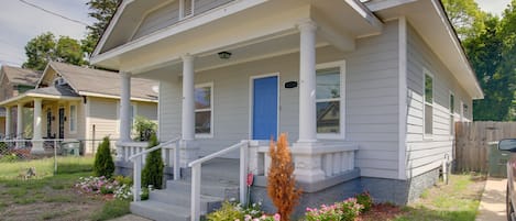 Memphis Vacation Rental | 3BR | 2BA | 1,232 Sq Ft | 5 Steps to Enter