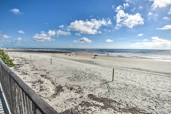 Daytona Beach Vacation Rental | 2BR | 2BA | Steps Required | 1,060 Sq Ft