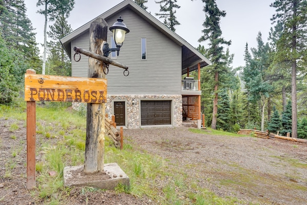 Beaver Vacation Rental | 3BR | 3BA | 3,300 Sq Ft | Stairs Required