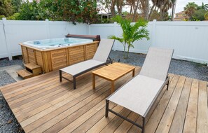 Outdoor spa tub