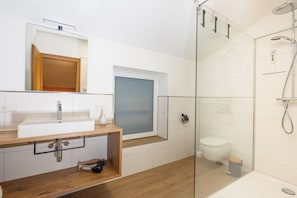 Ferienhaus Königssee, 105 m²,1-8 Pers., 2 SZ, Bad 2WC Terrasse, Balkon, 2 Etagen,-Bad OG