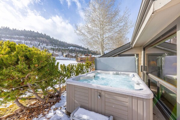 Bain à remous extérieur