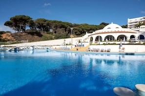 Outdoor Swimming pool