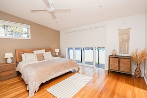 Main bedroom with Queen bed