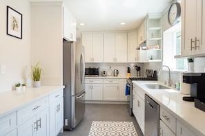 KITCHEN -- View 3D Virtual Tour of the Property Here: https://tinyurl.com/4y4ykx2k