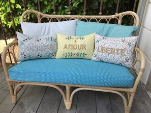 Petit banc de repos sur la véranda