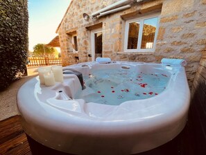 Bain à remous extérieur