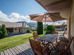 Forge-C-terrasse-ete-location-appartement-chalet-Les-Gets