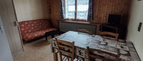 Chamioret-1-Turche-1-sejour-location-appartement-chalet-Les-Gets