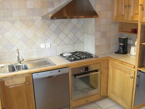 Isba-4-cuisine-location-appartement-chalet-Les-Gets