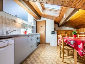 Clos-Chanterelle-séjour-cuisine-location-appartement-chalet-Les-Gets