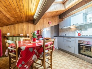 Clos-Chanterelle-sejour-cuisine-location-appartement-chalet-Les-Gets