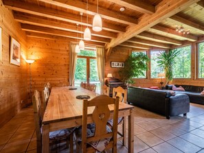 ysope-salle-a-manger-chalet-appartement-Les-Gets 