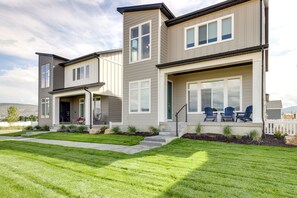 Exterior | Front Porch w/ Seating