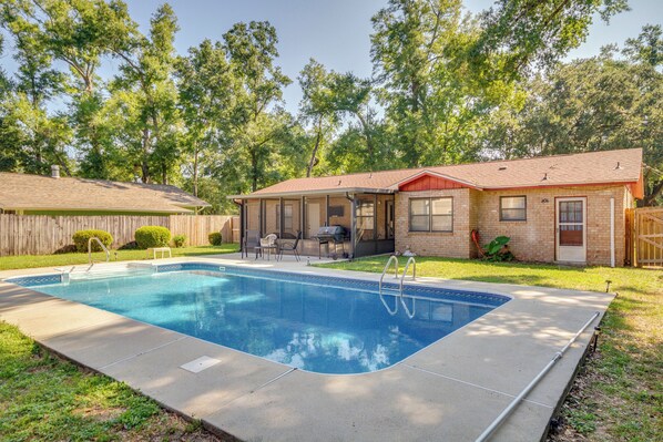 Pensacola Vacation Rental | 3BR | 2BA | 1,550 Sq Ft | 2 Steps to Enter