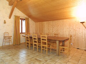 Forge-E-salle-a-manger-location-appartement-chalet-Les-Gets