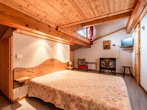 Lou-Baitandys-chambre-lit-double-location-appartement-chalet-Les-Gets