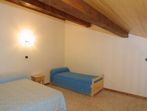 Chamioret-3-Liseron-chambre-triple-location-appartement-chalet-Les-Gets