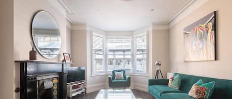 Beautiful tall ceilings, original fireplaces and sash windows, The Old Office has retained much of its original character