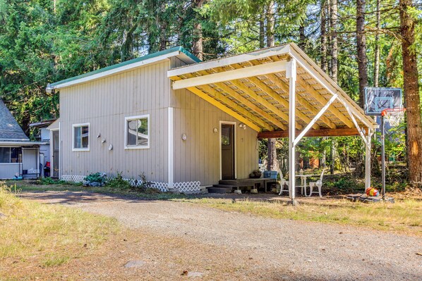 Ashford Vacation Rental | Studio | 1BA | Steps Required | 500 Sq Ft