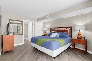 King bed in the main bedroom