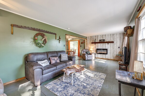 Cassville Vacation Rental | 2BR | 2BA | Stairs Required | 1,400 Sq Ft