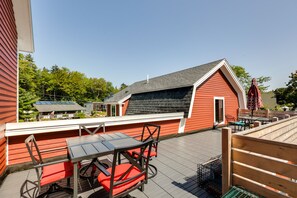 Rooftop Deck | Self Check-In | Pet Friendly w/ Fee