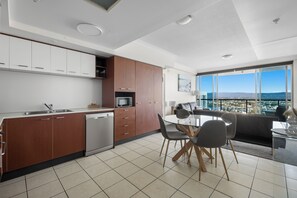 Cook delicious meals in the fully equipped kitchen