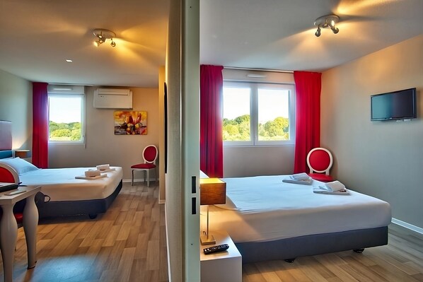 Unit with 2 Double size beds. Exact unit will be assigned upon arrival. Views, colors and decor may vary.
