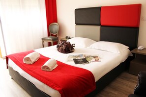 Unit with Double bed or Twin beds. Exact unit will be assigned upon arrival. Views, colors and decor may vary.