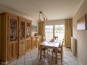 Ferienhaus Wieck: Essbereich.