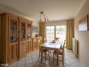Ferienhaus Wieck: Essbereich.