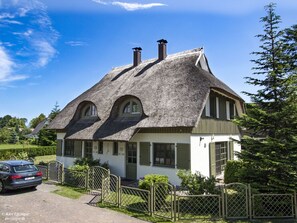 Reethaus Lee: auf dem Foto rechts.