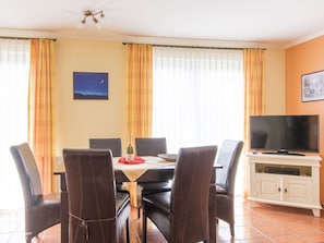 Ferienhaus Kranich: Essbereich.