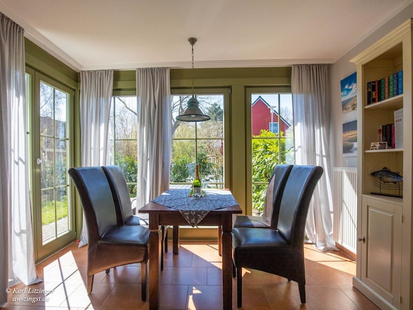 Ferienwohnung Darß: Essbereich.