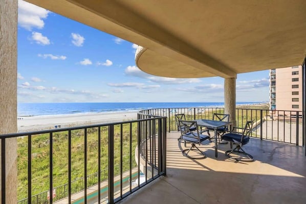 Beachfront Breeze- stunning views