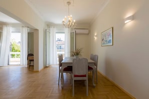 The Bright Suite - Dining Room