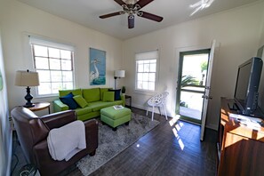 Cottage Downtown Pensacola - I loved every minute of my stay at The Jesse! I was in town for a work trip but the downtown walkability and the great decor in the cottage made it feel like a mini vacation. -Marie