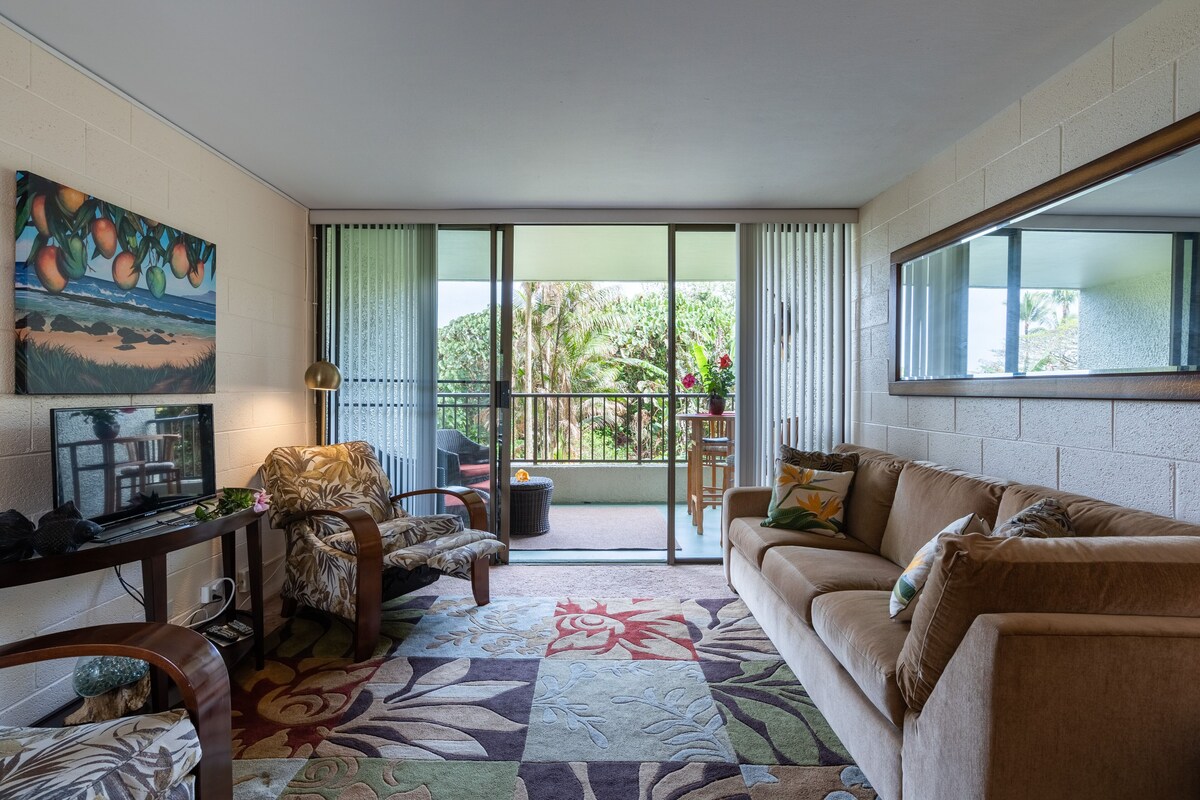 Hale Honu Steps from the Ocean at Maunaloa Shores Condo in Hilo!