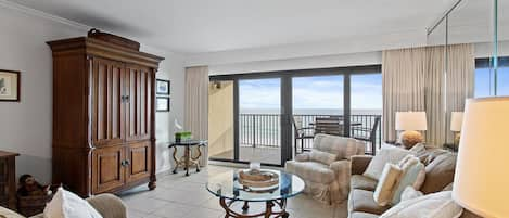 23-Huntington-By-The-Sea-302-Living