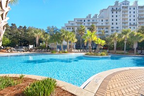 Fabulous Lagoon Pool 