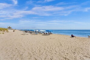 A four minute walk away from the incredible white sand and clear blue water in Delray Beach