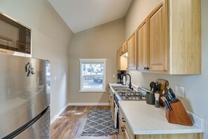 Kitchen | Cooking Basics | Coffee Maker | Paper Towels/Trash Bags Provided