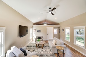 Living Room | Queen Sleeper Sofa | 2 Twin Sleeper Chairs | Free WiFi