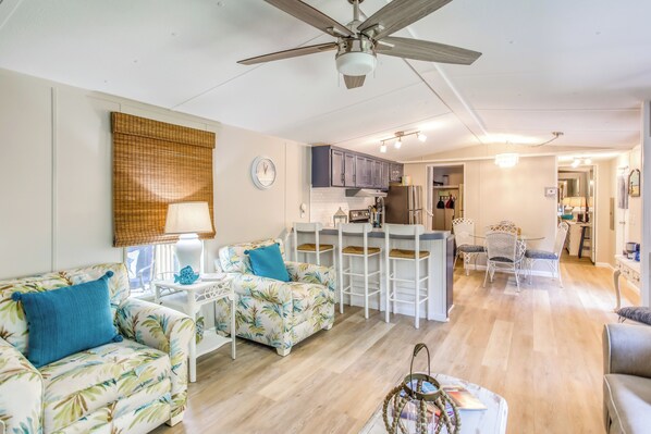 Hampstead Vacation Rental | 2BR | 2BA | 1,098 Sq Ft | Stairs Required