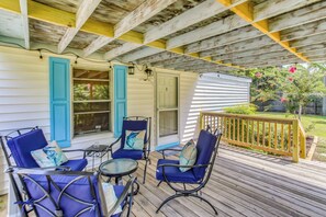 Covered Deck | Self Check-In | 5 Mi to Surf City Beach | Boat Wash Station