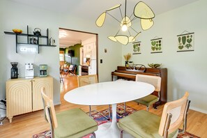 Dining Room | Dishware & Flatware Provided | Central A/C & Heating | Coffee Bar