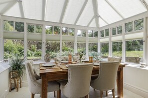 Glebe Cottage Conservatory - StayCotswold